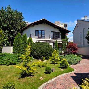 Продаж 2 поверхового будинку з ділянкою на 8 соток, 390 кв. м, 5 кімнат, на вул. Ігоря Сікорського