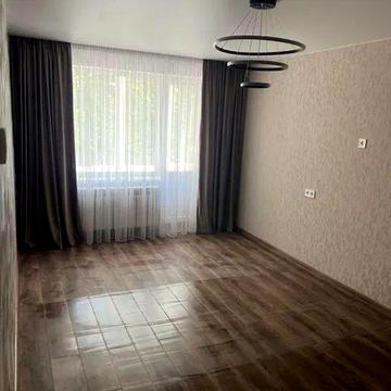 Продаж 1 кімнатної Кр ринок на 2 поверсі