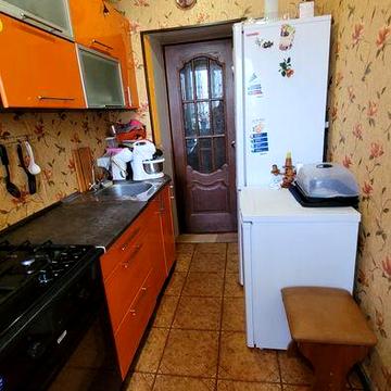 Продаж 2-кімнатної квартири з власним гаражем , сараїчиком та ділянкою біля будинку