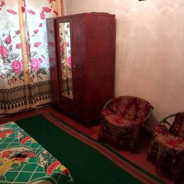 Продам 3-х кімнатну квартиру на першому поверсі.
