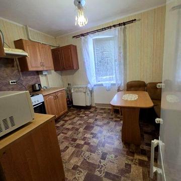Продам 1-кімнатну з великою кухнею