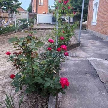 Продаж будинку в зручній локації!!