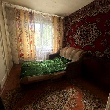 Оренда на Ювілейній по вулиці Покровській трикімнатна квартира на третьому поверсі в пятиповерхівці, все як на фото, 5000 і вся комуналка