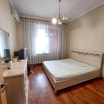 2 кімнатна сталінка з висотою стелі 3 м | Лесі Українки / Сегедська