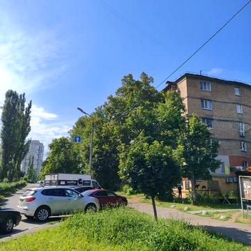 Продам 2 к.квартиру Соломянський р-н Антонова площа Космонавтів