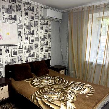 Продам 1 к в кирпічному будинку в Центрі