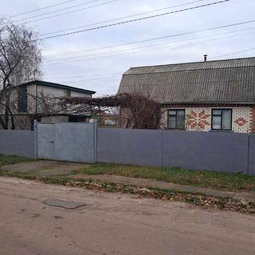 Продам цегляний будинок 37 м², 27 соток, центр Олишівки, від власника