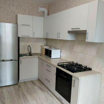 Сдаётся 1 ком.кв.-Сахарова-экосолярис-газ.