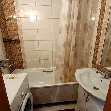 Терміново здається 2 км кварт Хотинська, вільна, ключі!