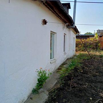Продаж половини будинку в центрі міста Радомишль 100 км від Києва