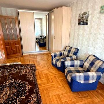 Однокімнатна квартира на митниці