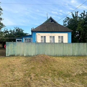 Продам будинок смт Кегичівка Берестинського району.