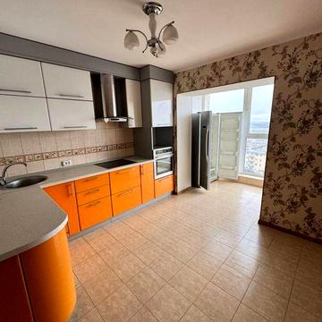 Продам трехкомнатную квартиру в новом современном доме