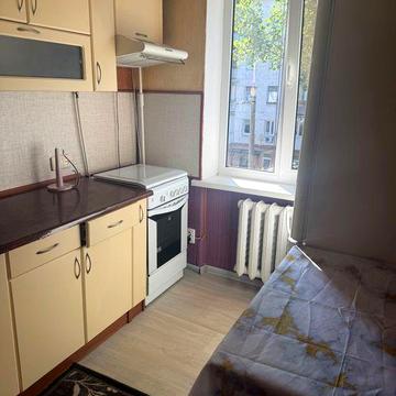 Здається 1к кв, Поліська, 20