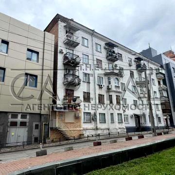 Продаж квартири вул. Степана Ковніра (Ластовського), 3, сталінка, Печерська, Арсенальна поруч ЖК вул. Ковніра Степана 	3
