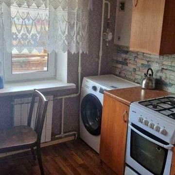 Двокімнатна квартира в жилому стані метро Чернігівська.