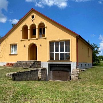 Продам гарний будинок з ремонтом і меблями в місті Сокиряни