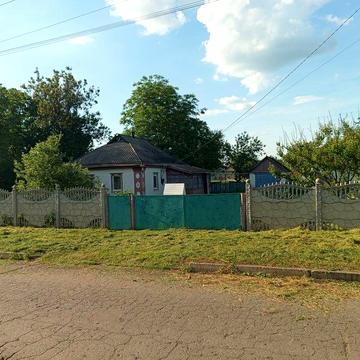 Продам газифікований будинок без зручностей