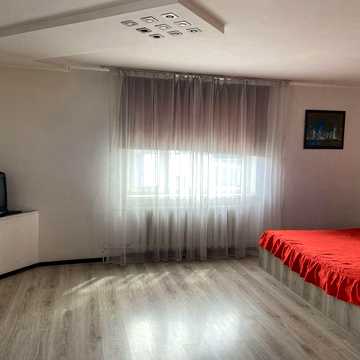 Продам 1-кімнатну в центрі соцміста