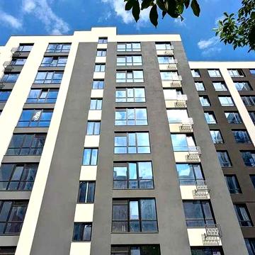 Велика 1 км квартира 47м2 в зданому будинку