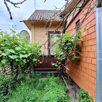 Продам будинок, гараж, земельну ділянку в смт.Клевань, Рівненський район.