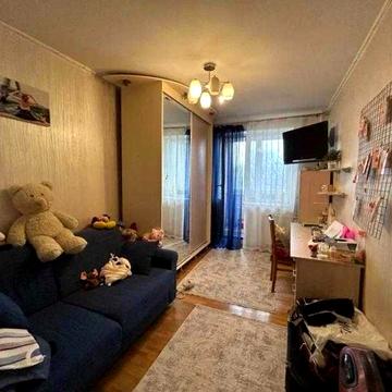 Продам 3х комнатную квартиру с капитальным ремонтом на Холодной Горе