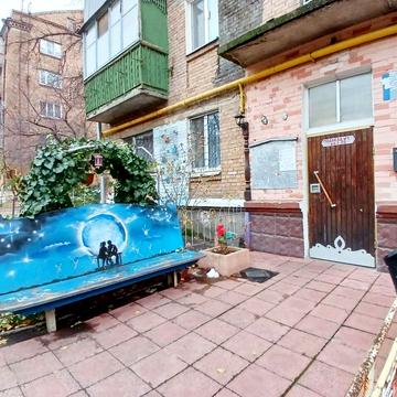 Макіївська вул., 4