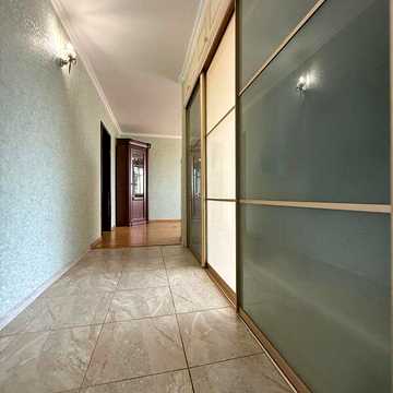 Продаж 3к Квартира Космонавтів вулиця