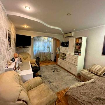 ПРОДАМ 2 х кімнатну квартиру Лівий берег вулиця Богомаза ТРЦ Караван