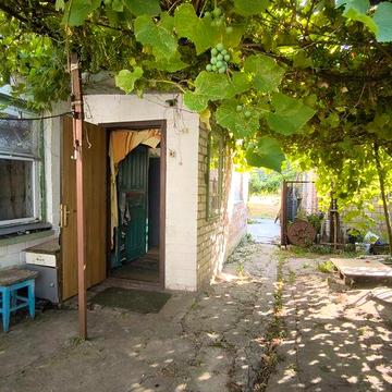 Оренда скромної частини будинку з заїздом для авто