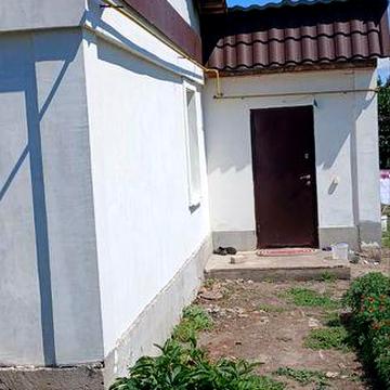 Продається пів будинку