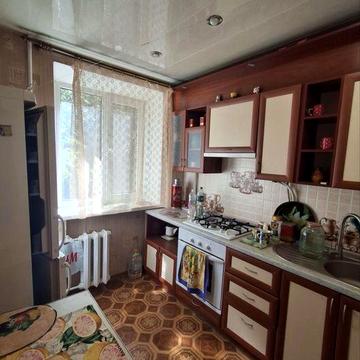 Продаж 2 - кімнатна квартира вул. Українська