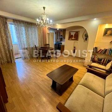 Продам 3 кімн квартиру 70 м2 Ковпака,4 поруч метро "Палац Украіна"