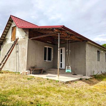 Цегляний будинок з усіма зручностями в селі Судобичі.