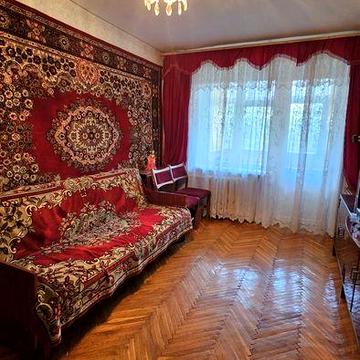 Здається 2к квартира на Космонавтів