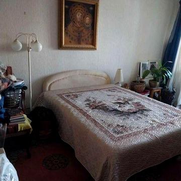 Продам двокімнатну квартиру на початку Троєщини!