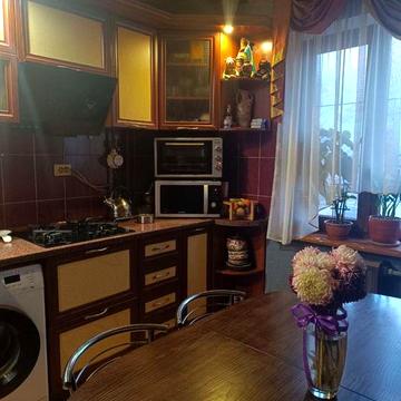 Продам 3-кімнатну квартиру вул.Г.Альмазова