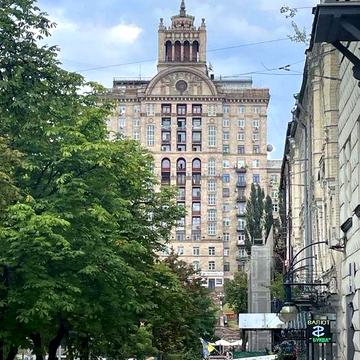 V. Здам 2х кімнатну квартиру вул Хрещатик