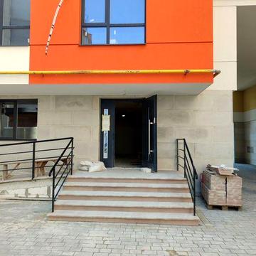 2 кім квартира плюс кухня студія. Власник. ЖК Тролейбуса