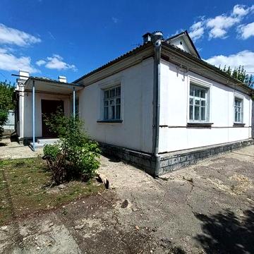 м. Тульчин Продається просторий 4-кімнатний будинок з ділянкою біля школи!