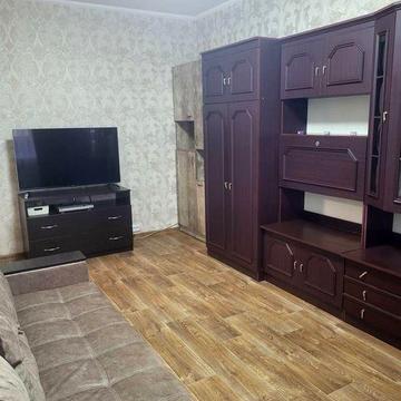 Трикімнатна квартира 72 м², Подільський район, Провулок Квітнева 8, 18 000 грн