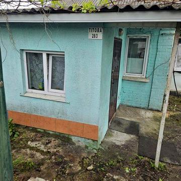 Продається пів будинку