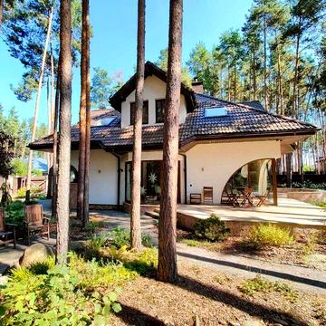 Стильний будинок з власним природним садом в лісовій Бучі