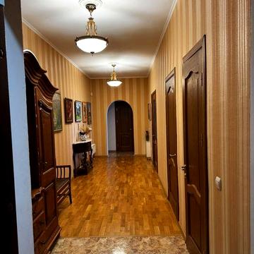 Квартира трьох кімнатна. Топова локація
