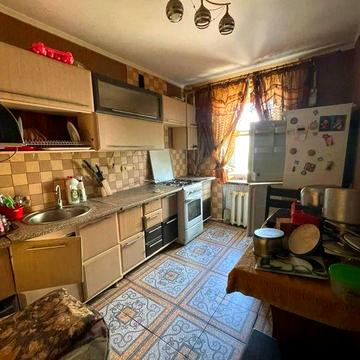 Продається трикімнатна квартира