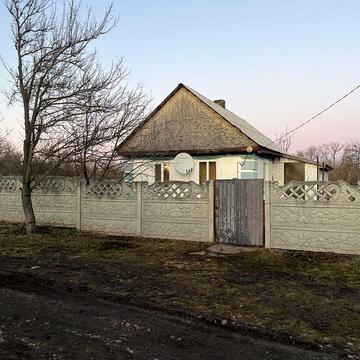 Продам гарний будинок в селі,