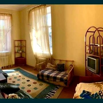 Продам 2-кімнатну квартиру У САМОМУ ЦЕНТРІ м. Суми Є-відновлення можна.