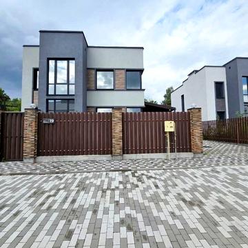 Будинок з цегли 200 м2 є газ с. Лісники закрите містечко з охороною Обухівський район 5 км Київ поруч Ходосівка Козин Конча-Заспа Феофанія