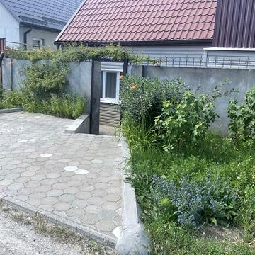 Здам частину будинку  2 кімнати. Лівий берег. Домовласник  10000 з комунальними.