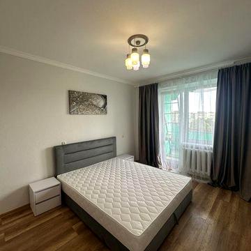 Продам 3-кімнатну квартиру з ремонтгм . 12 школа